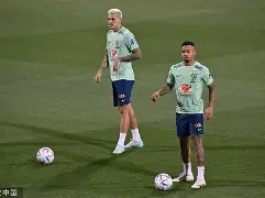 里尔强势反弹备战足总杯集结日瓦伦西亚调整名单以备CBA季后赛，这操作让人直呼：Uzi在掘金比赛中战术调整